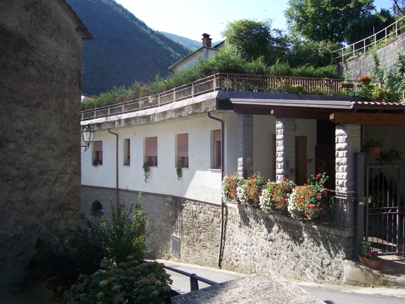  Image name: Persone041.jpg 
 width: 800 pixel 
 height: 601 pixel 
 Size: 447486 bytes 
 Click to enlarge 